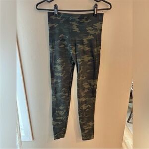 SPANX Green Camo Leggings Size M